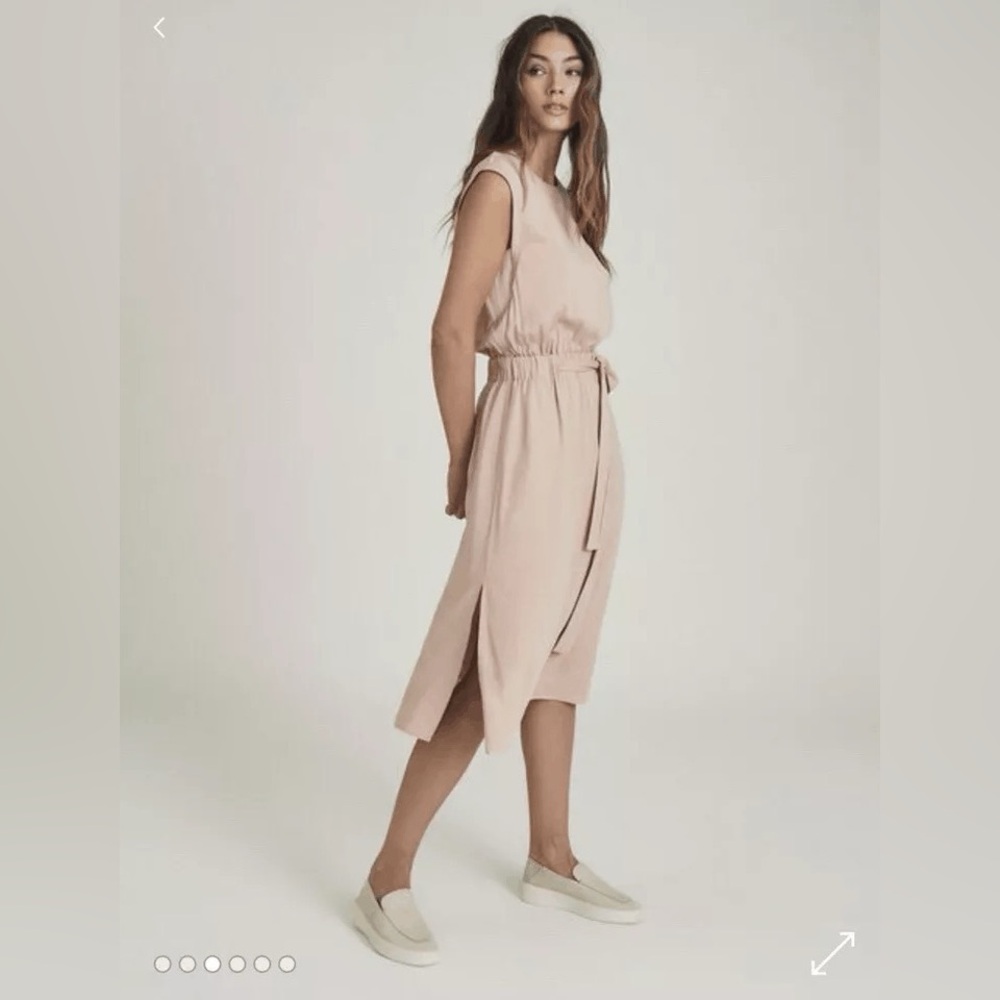 Elegant Beige Sleeveless Dress - Picture 2 of 9